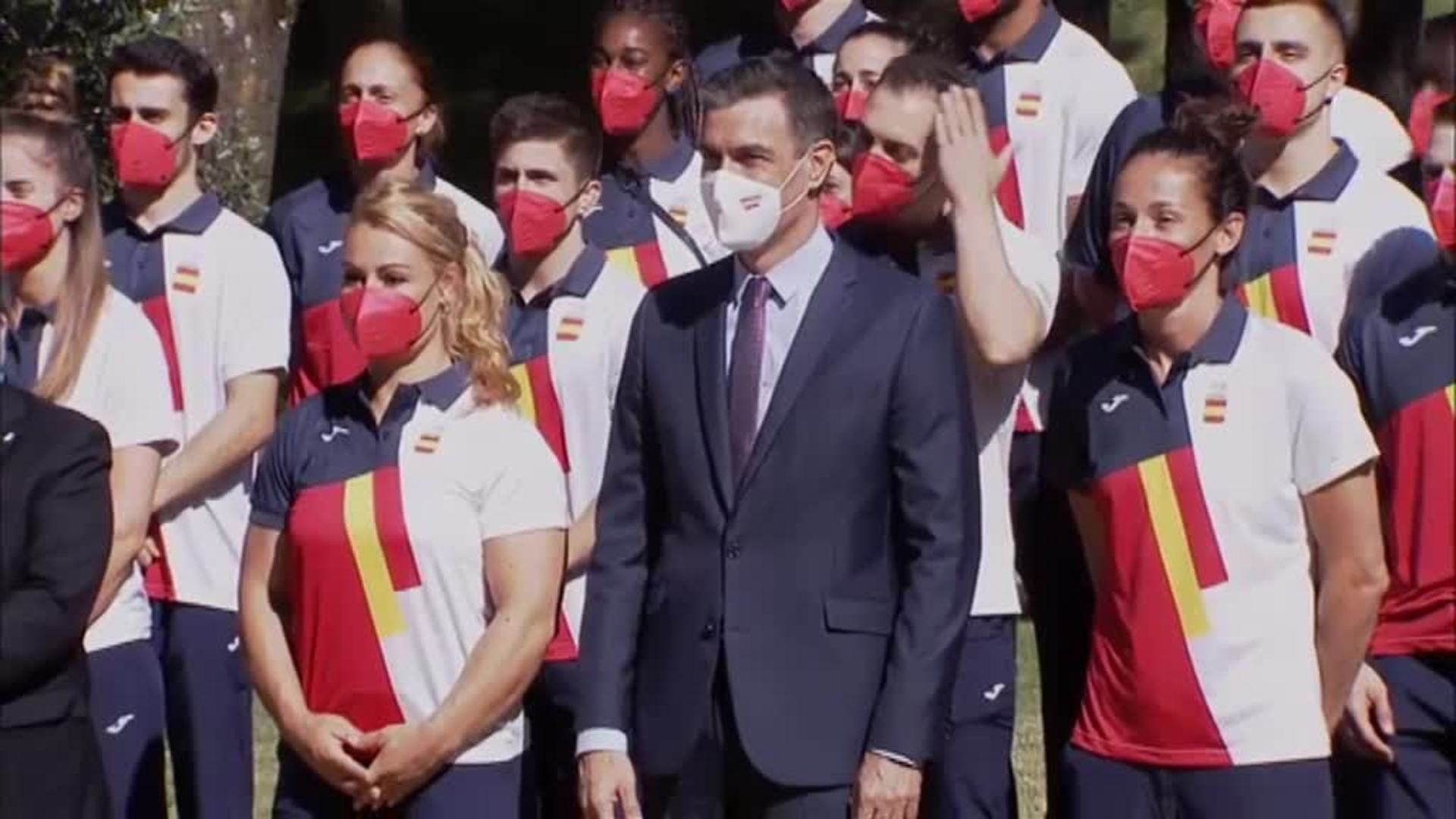 Lydia Valentín, junto al presidente del Gobierno, Pedro Sánchez.